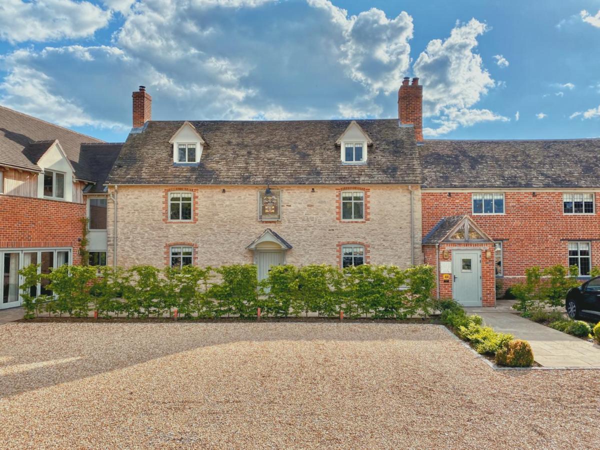 The Harcourt Arms Hotell Stanton Harcourt Exteriör bild The former school house