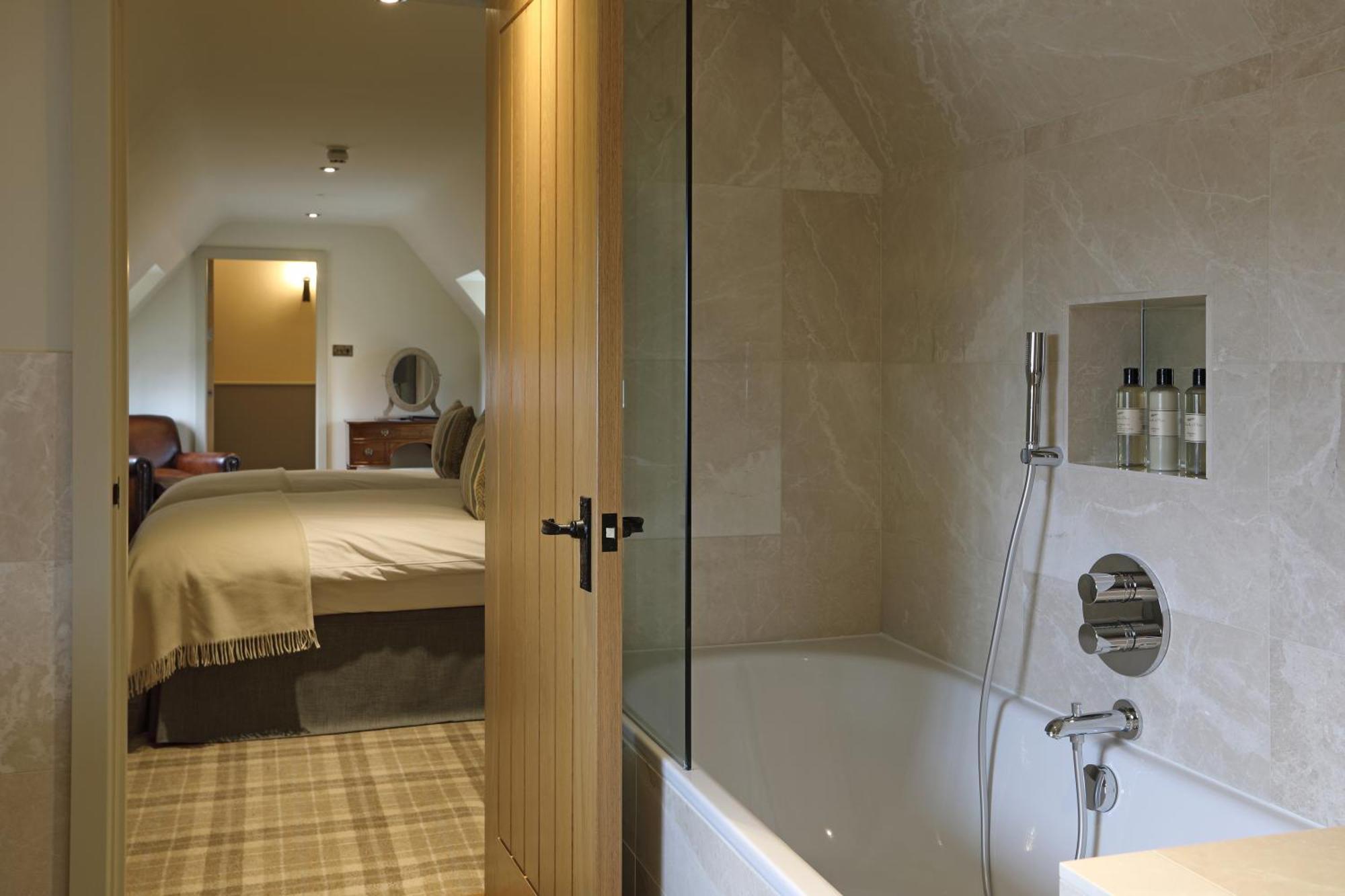 The Harcourt Arms Hotell Stanton Harcourt Rum bild A bathroom in a hotel