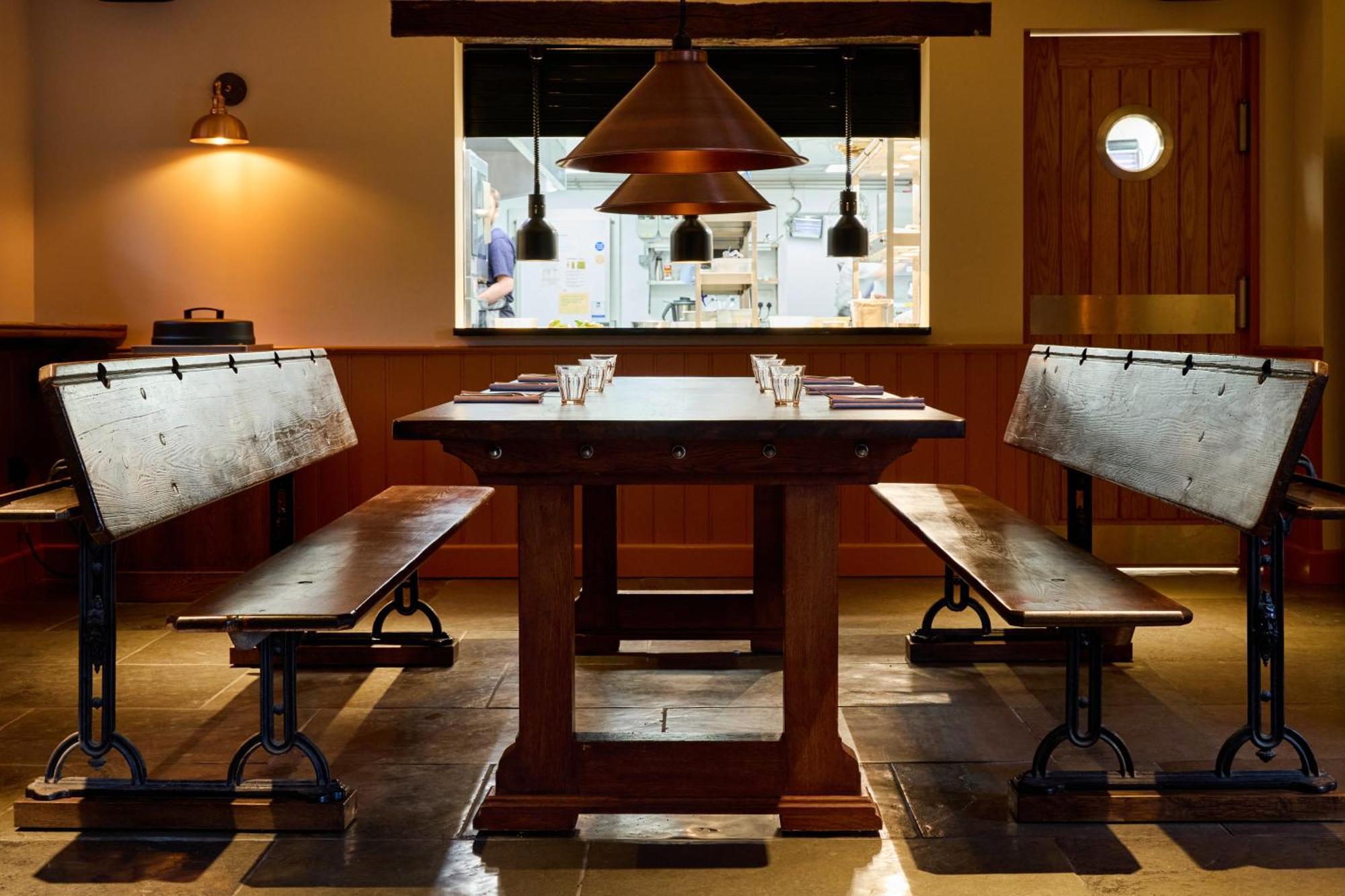The Harcourt Arms Hotell Stanton Harcourt Exteriör bild Interior of the restaurant