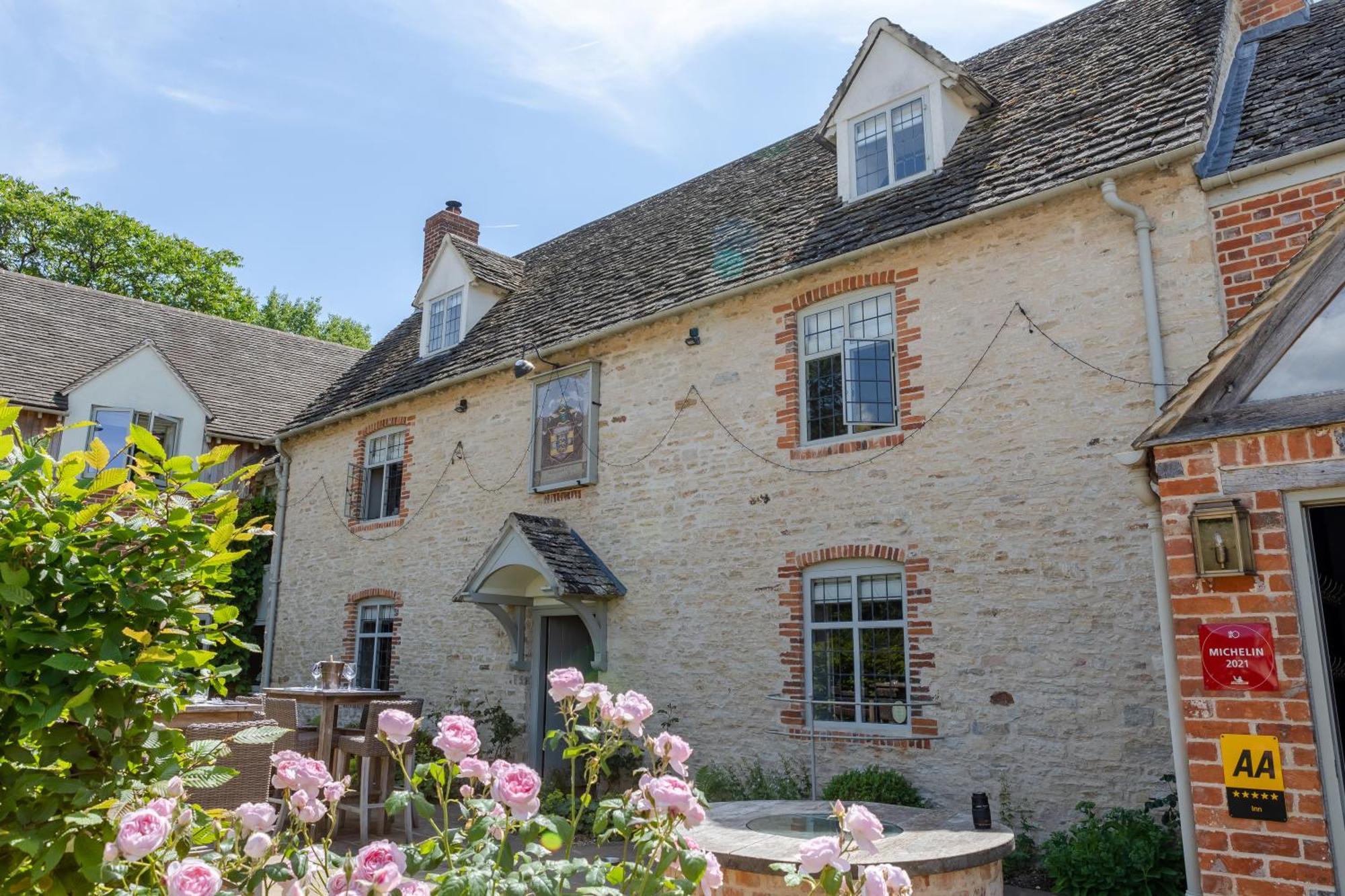 The Harcourt Arms Hotell Stanton Harcourt Exteriör bild The former school house