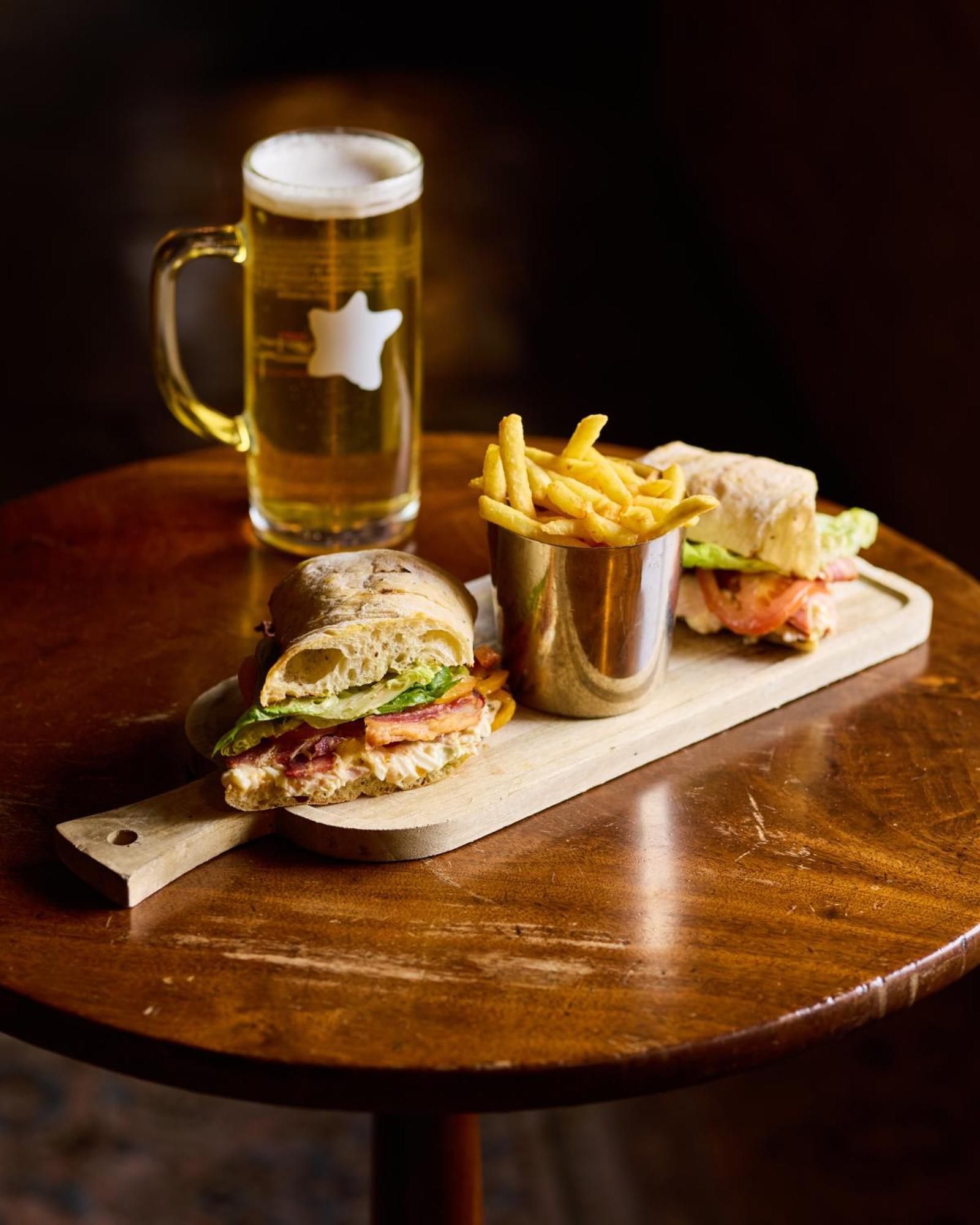 The Harcourt Arms Hotell Stanton Harcourt Exteriör bild A club sandwich with chips