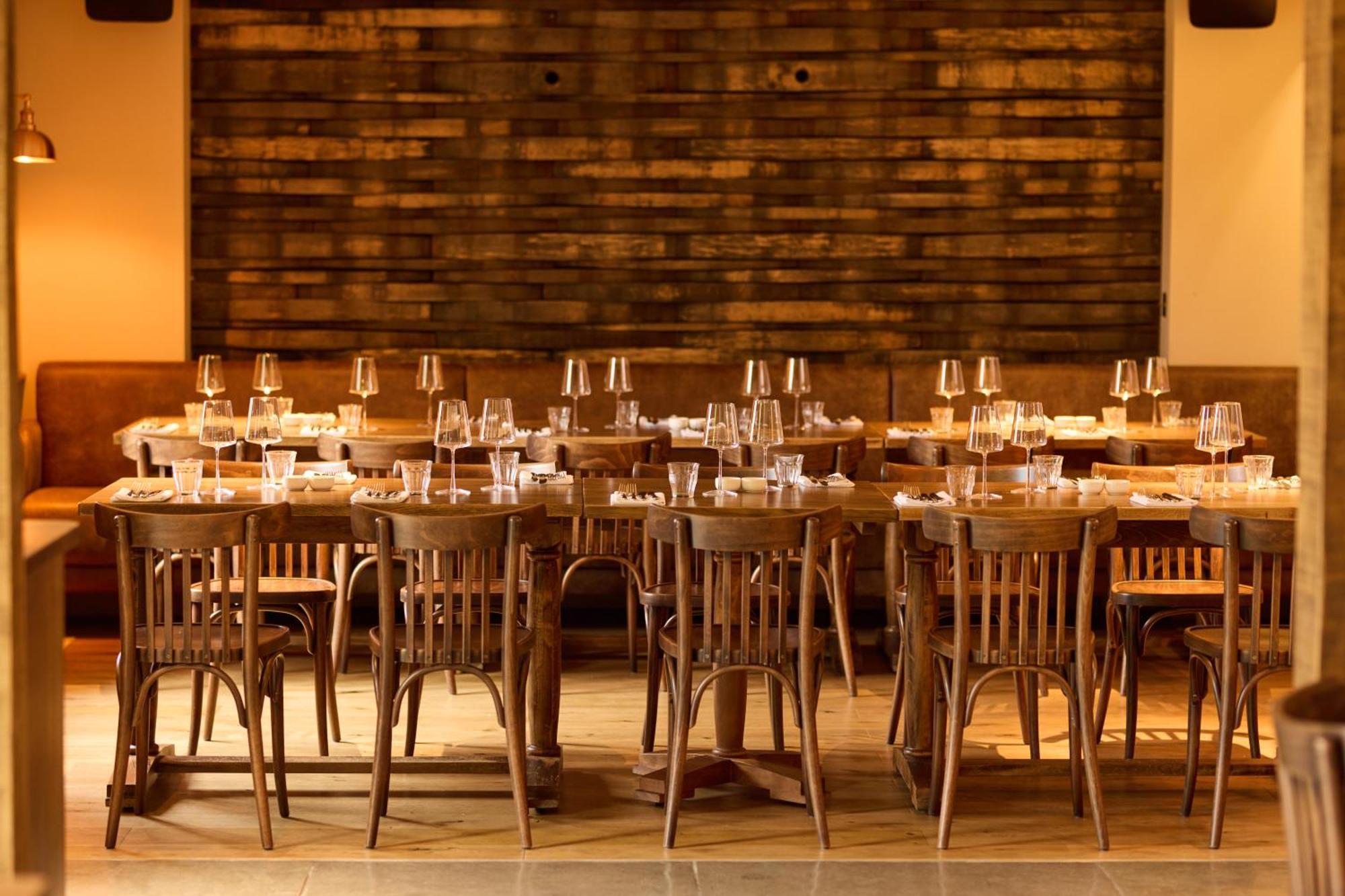 The Harcourt Arms Hotell Stanton Harcourt Exteriör bild Interior of the restaurant