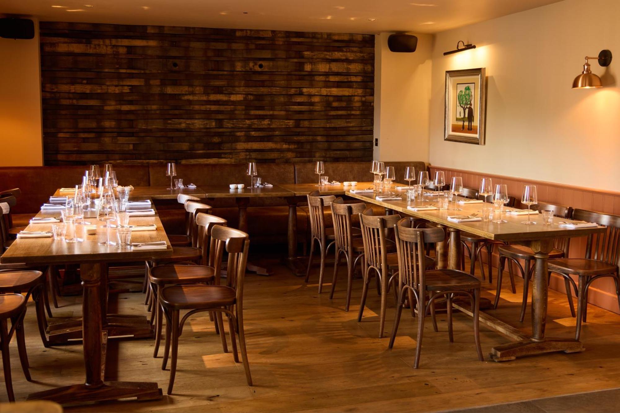 The Harcourt Arms Hotell Stanton Harcourt Exteriör bild Interior of the restaurant